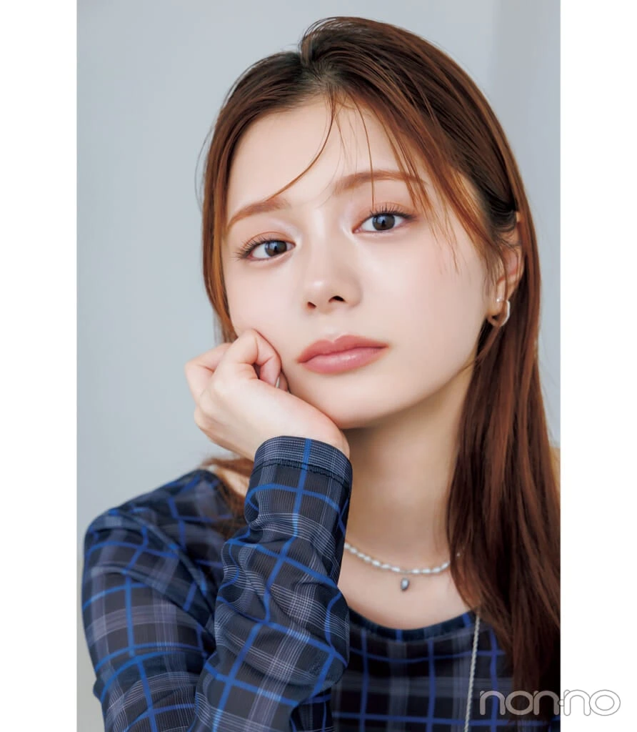 紺野彩夏の最新ベースメイク術を使ったカット