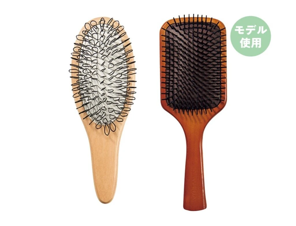 アヴェダ パドル ブラシと貝印のスカルプ用ループブラシ