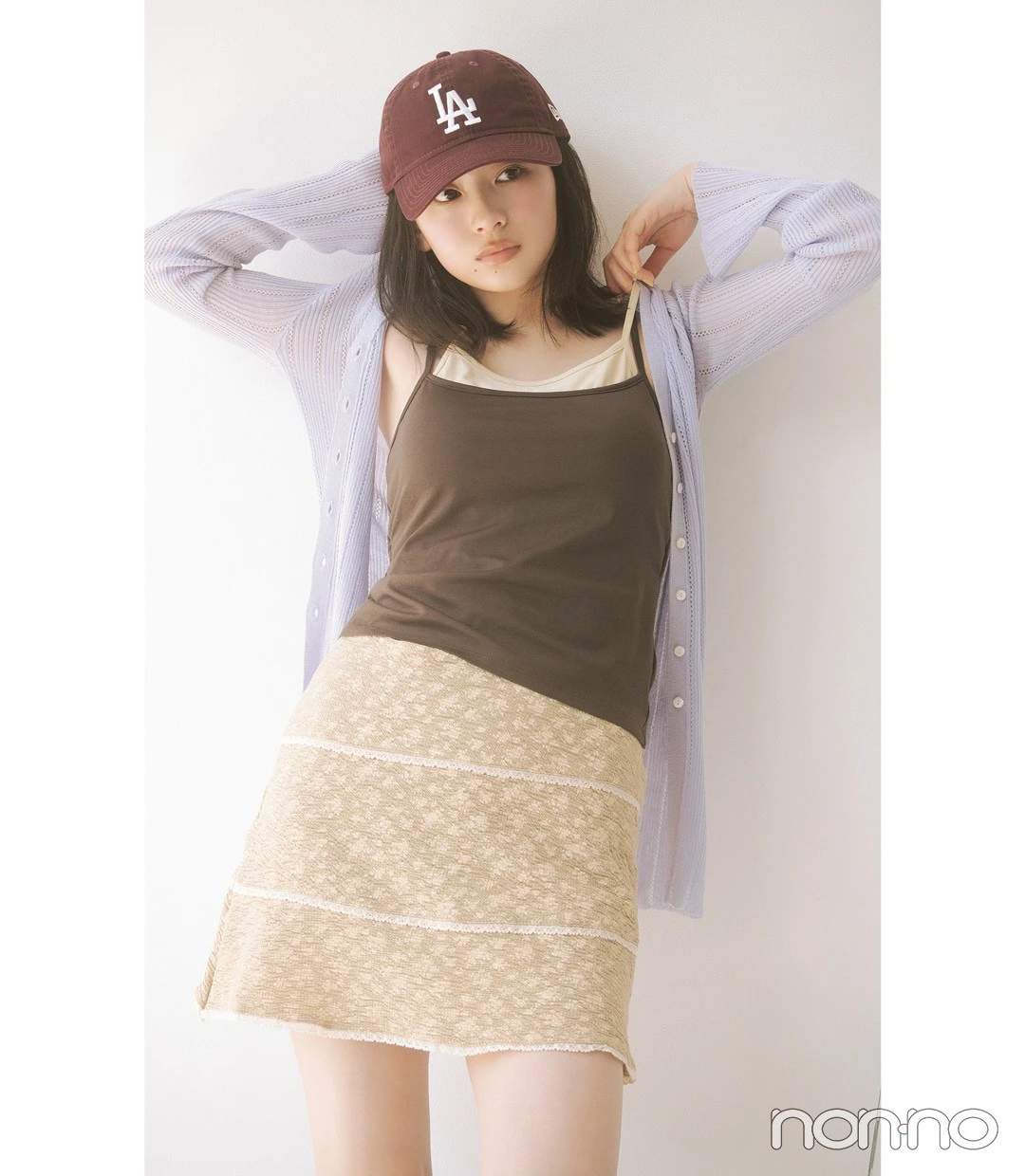 レースつきミニスカを着た出口夏希