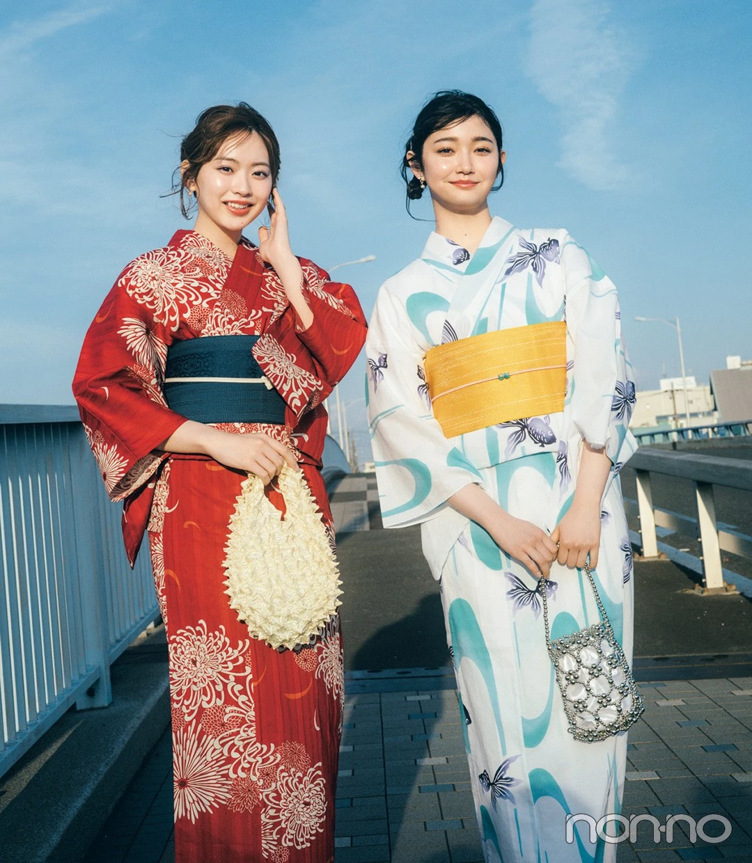 浴衣を着たモデル2人