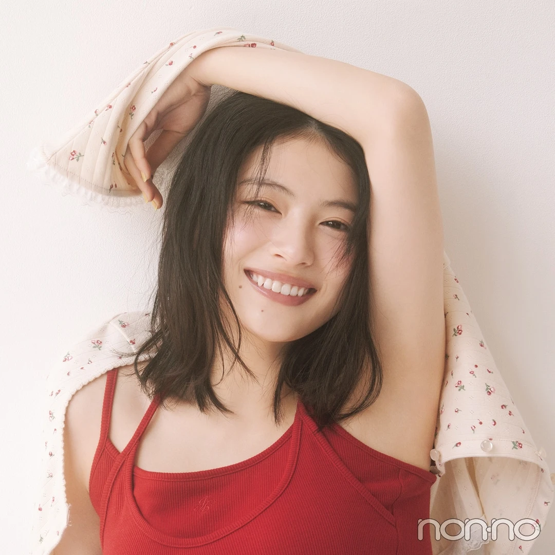 【出口夏希】この夏はちょっぴりあざとく！旬の重ね着風キャミ＆タンクトップを“ズルいはおり”で攻略する着こなし術