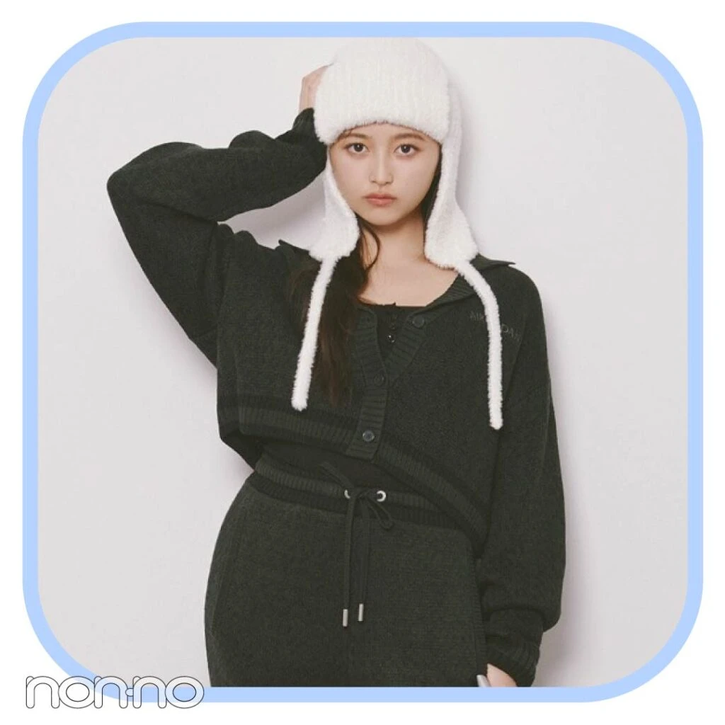 井上和のカーデとパンツのニットアップコーデ