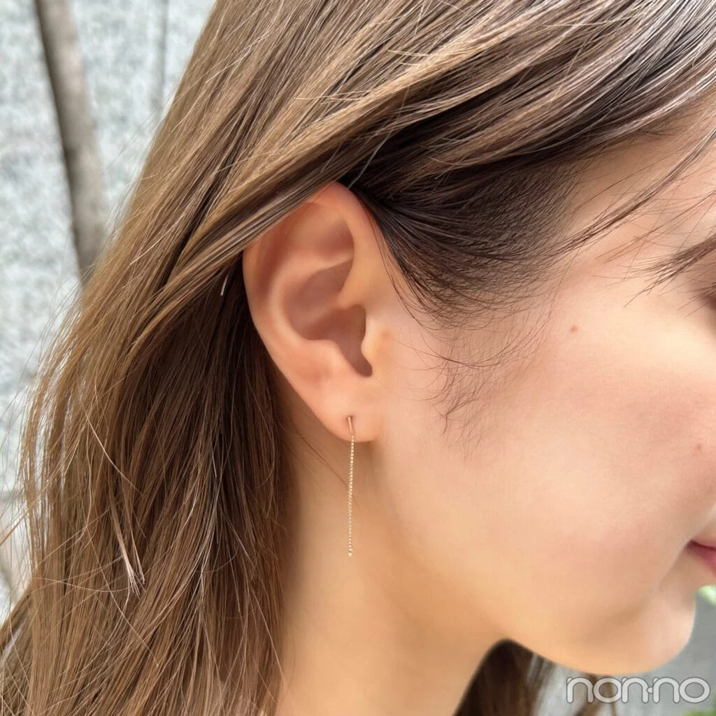 紺野彩夏の私服のピアス