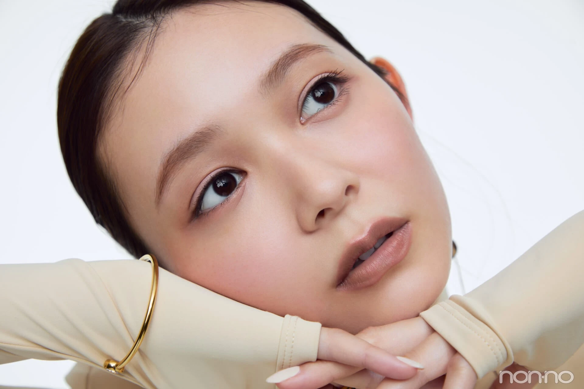 久間田琳加の2026年春新作リップSUQQUのアザーカット