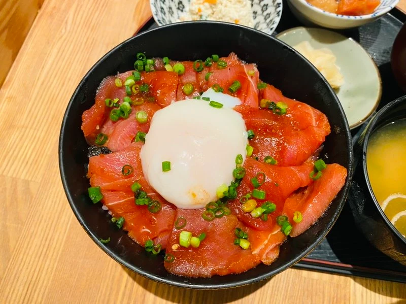 マグロユッケ丼
