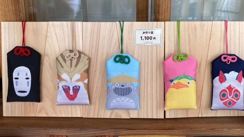 『ジブリパーク』「どんどこ森」で買えるトトロ関連のお土産：お守り袋