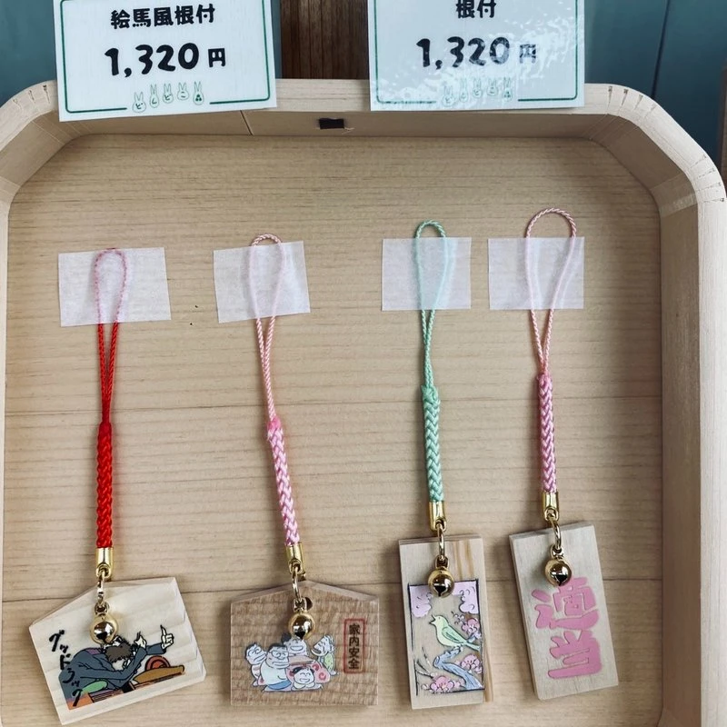 『ジブリパーク』「どんどこ森」で買えるトトロ関連のお土産：絵馬風根付