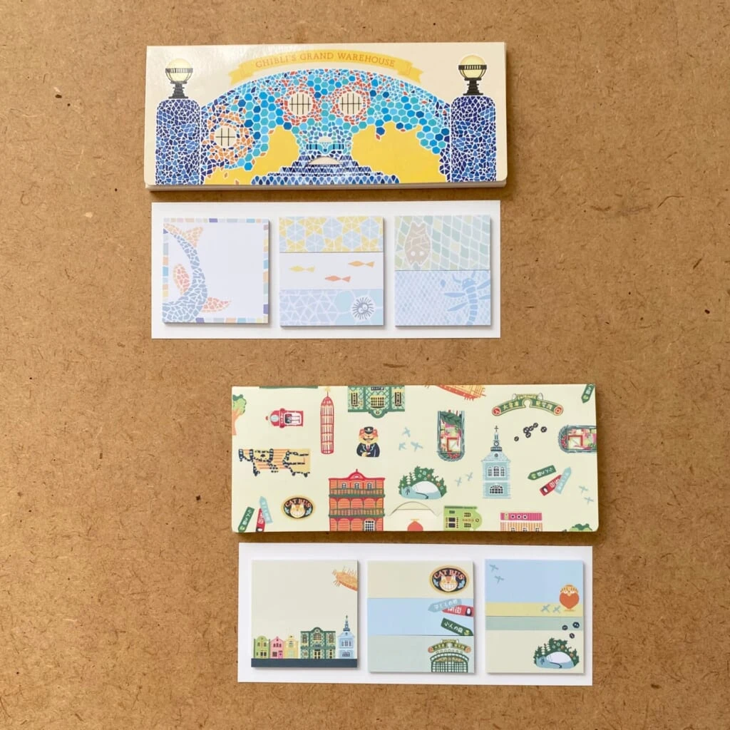 『ジブリパーク』「ジブリの大倉庫」冒険飛行団で買えるおすすめお土産：付箋セット／中央階段・建物テキスタイル
