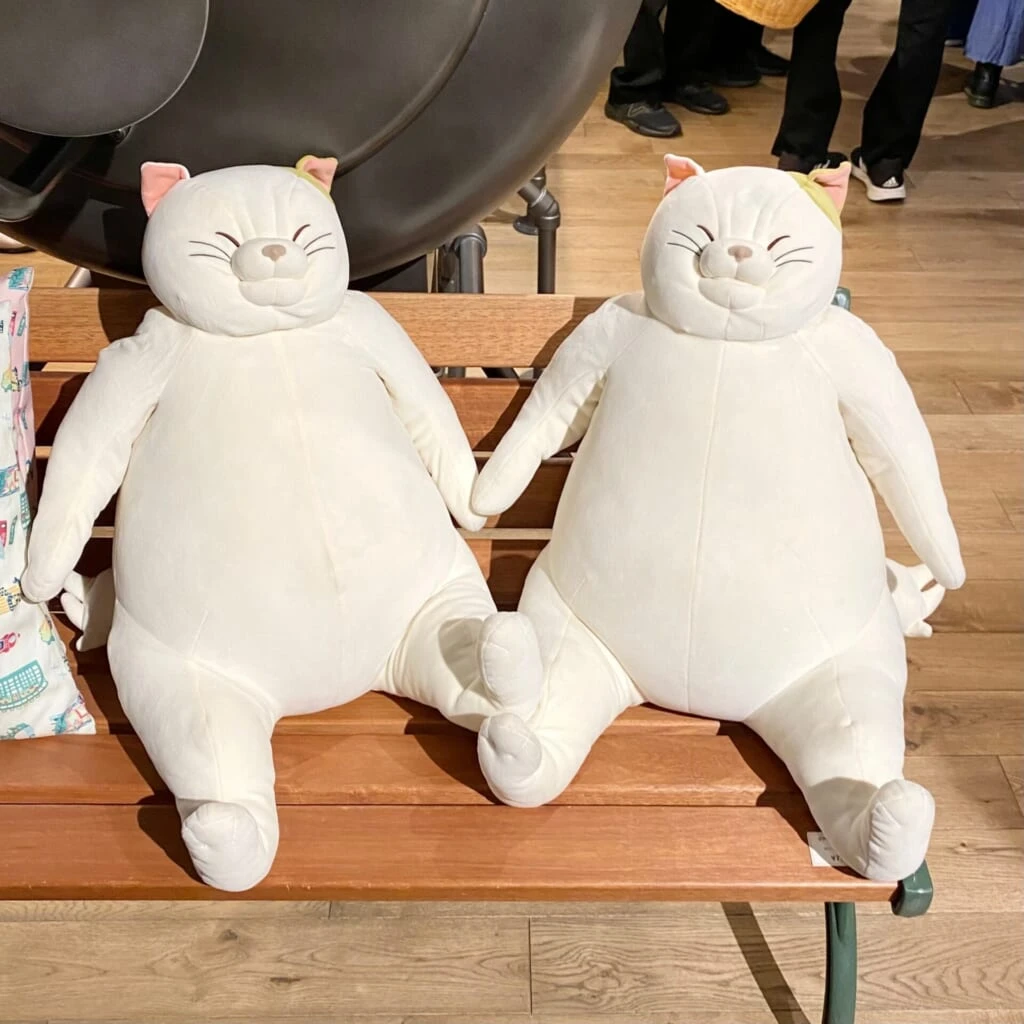 『ジブリパーク』「ジブリの大倉庫」冒険飛行団で買えるおすすめお土産：『耳をすませば』『猫の恩返し』ムタのぬいぐるみ