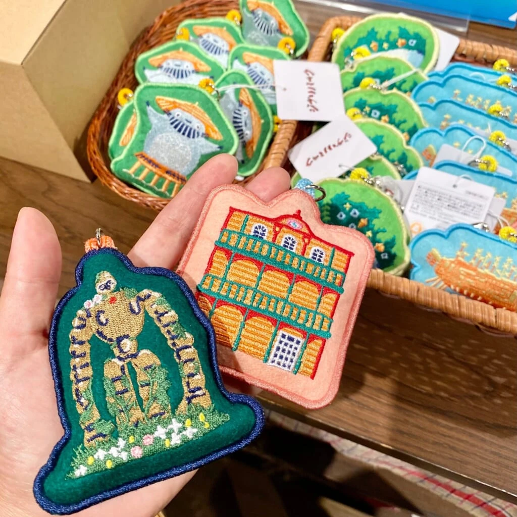 『ジブリパーク』「ジブリの大倉庫」冒険飛行団で買えるおすすめお土産：刺繍キーホルダー