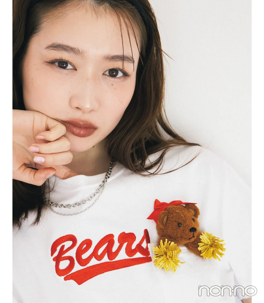 カレッジみTシャツを着た岡本夏美2