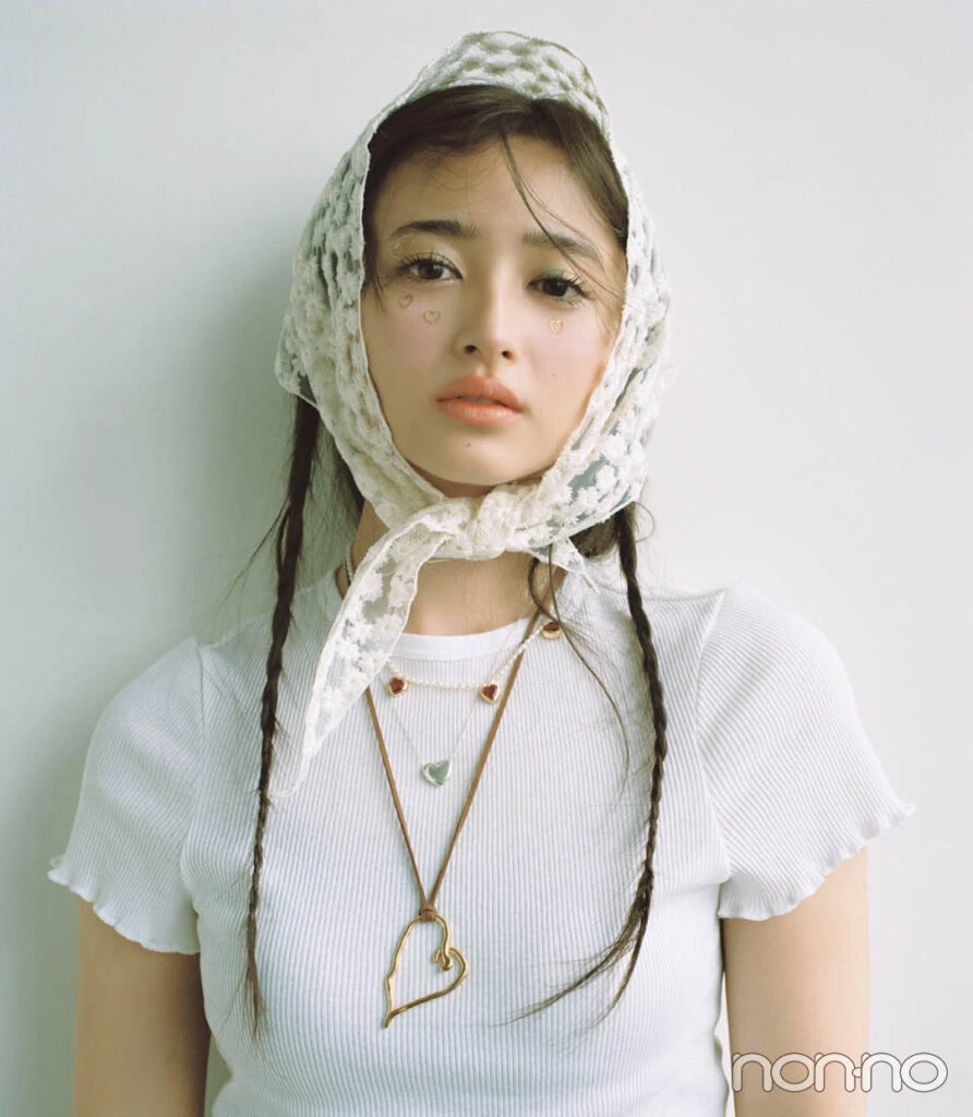井上和の白Tに合うアクセサリーモデルカット