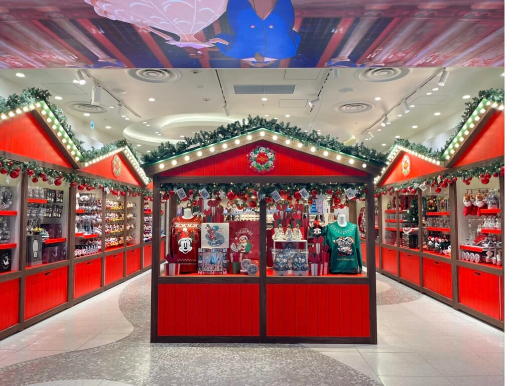 クリスマスマーケット風の店内写真
