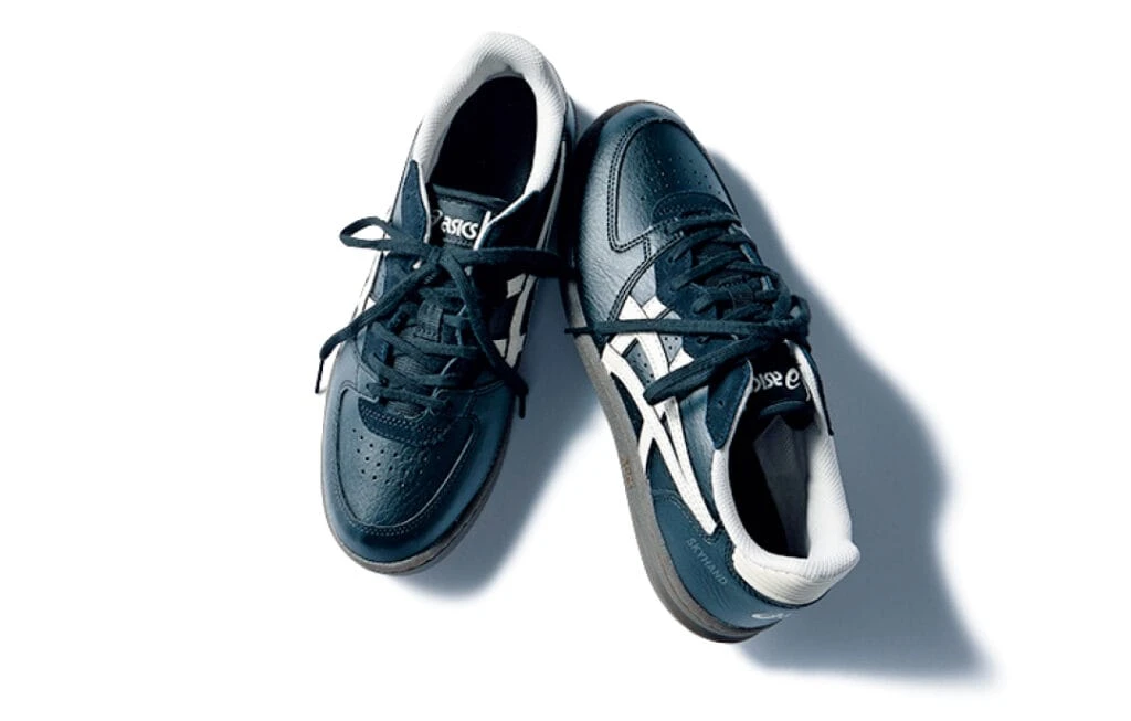 キレイめで大人っぽいスニーカー「asics　SKYHAND OG」