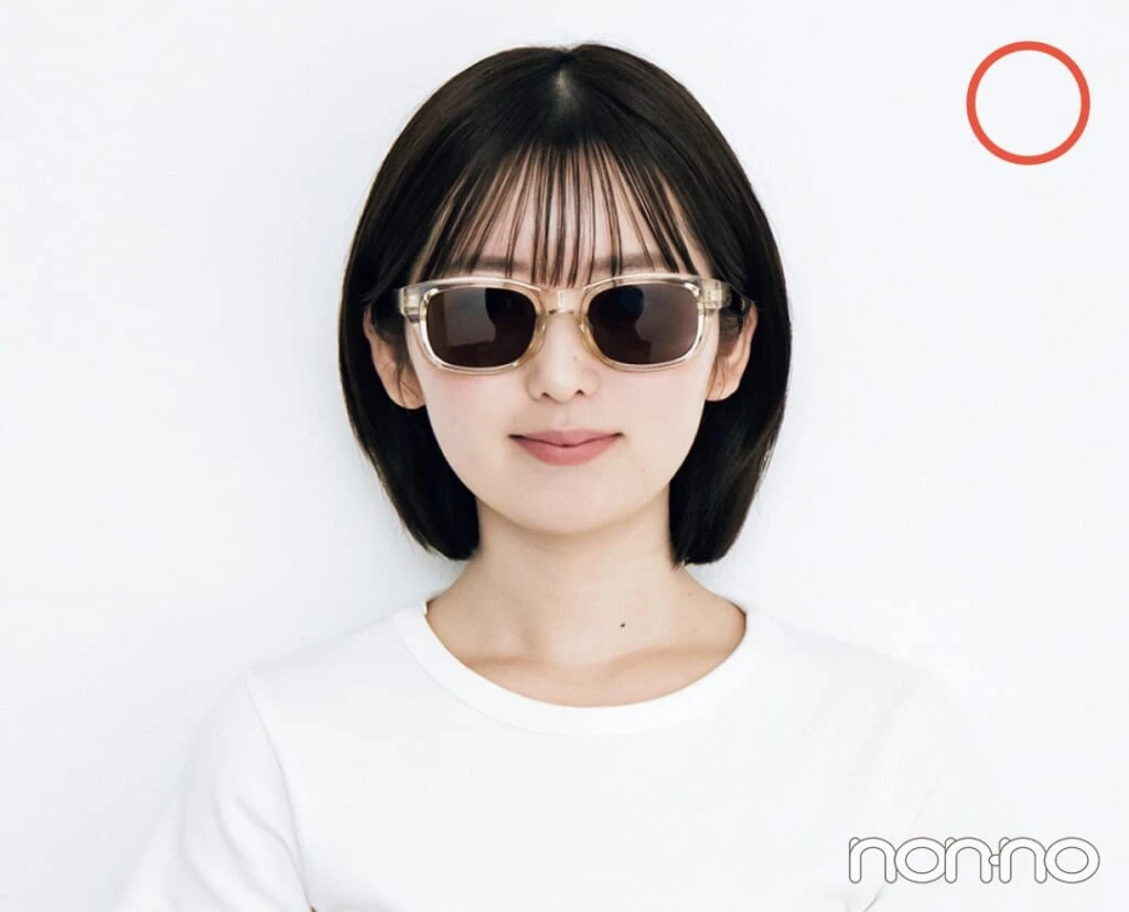 スクエアサングラスをかけた丸顔さん