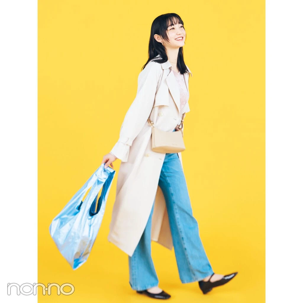 小宮山莉渚の旅行の便利グッズモデルカット2-1