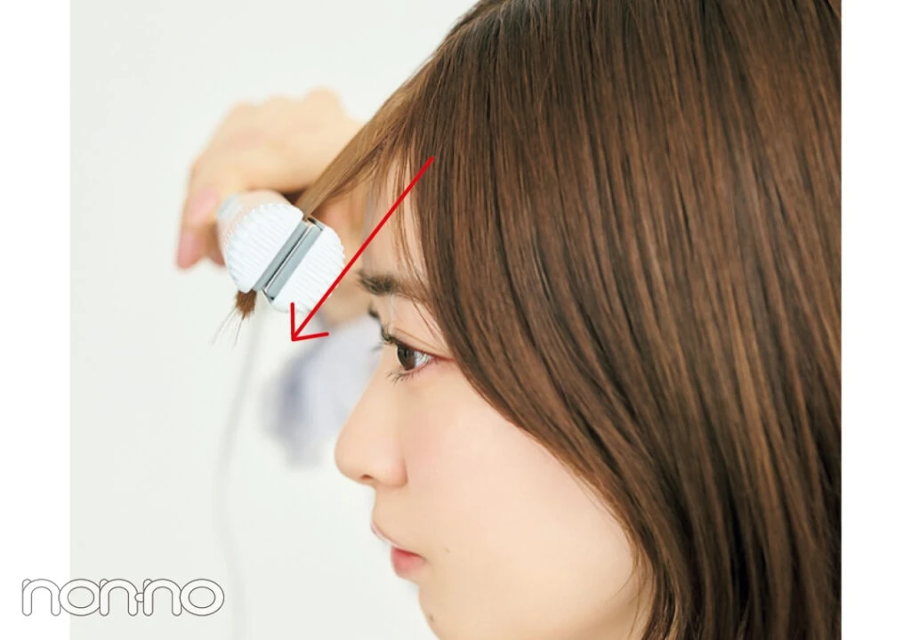 前髪にまっすぐアイロンを当てるのはNG
