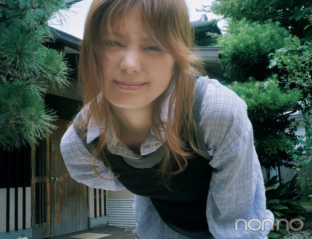 紺野彩夏のランジェリー風キャミタンコーデ 黒2