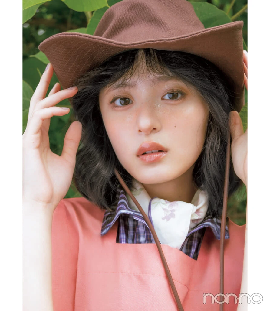 遠藤さくらのテンガロンハットコーデ