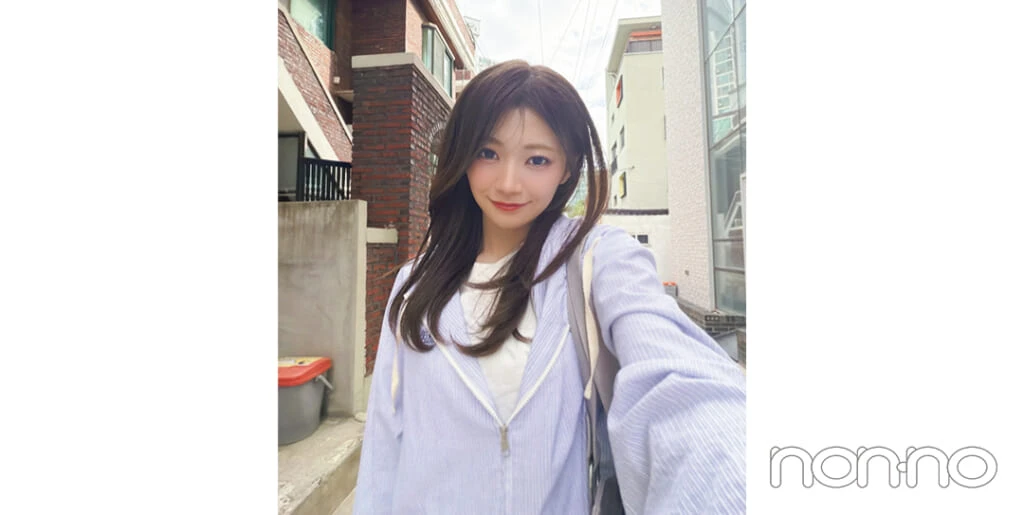 CUTIE STREET 板倉可奈さんのトラベルコスメモデルカット2