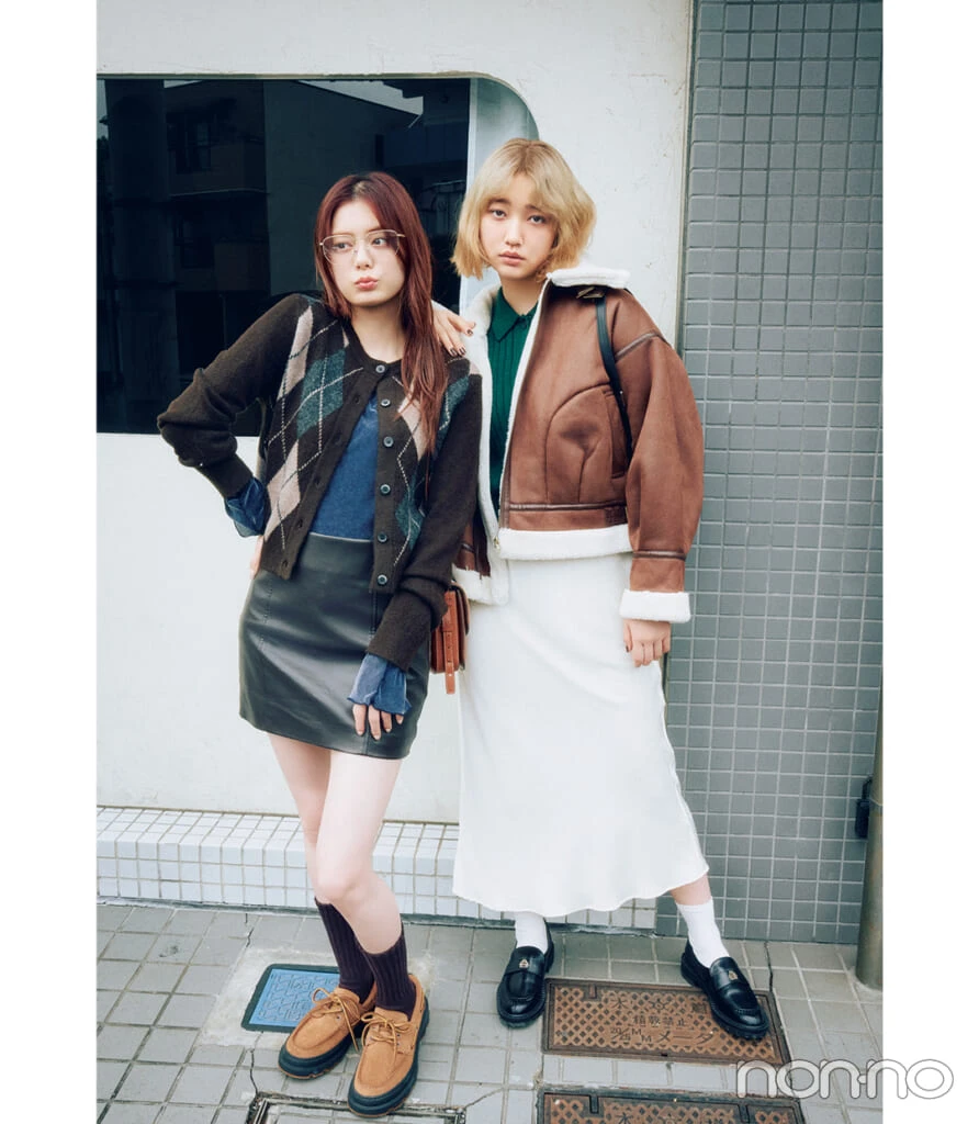 プチプラ高見えニットを着た小宮山莉渚と紺野彩夏4