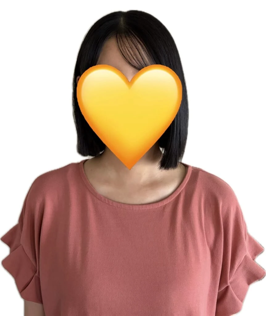 ヘアドネーション後の髪型を正面から撮った写真