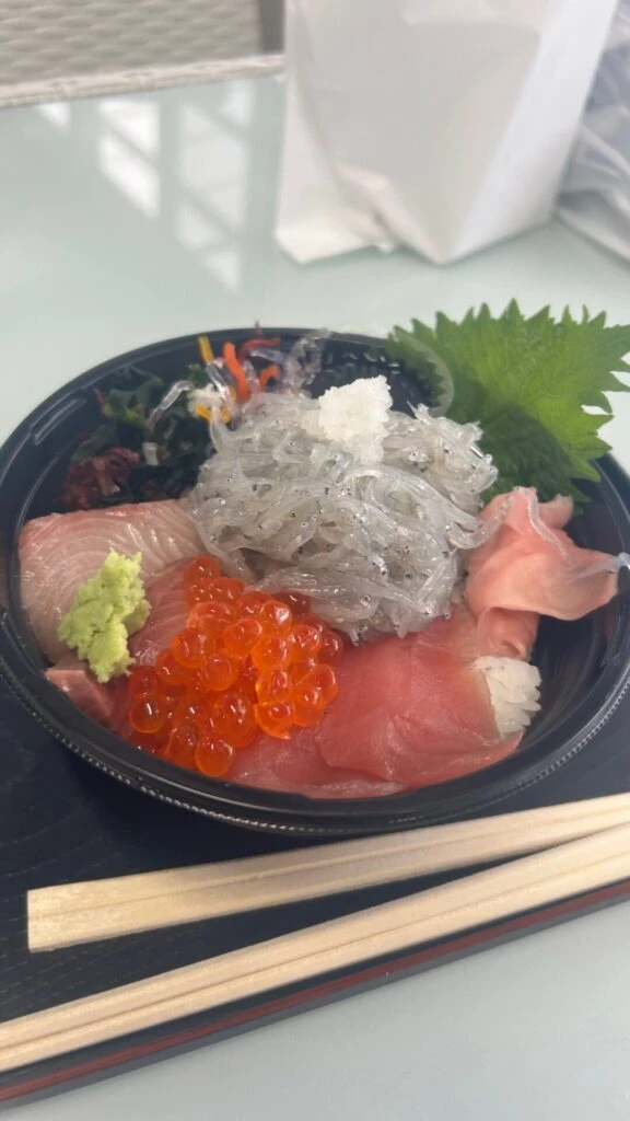 生シラス丼