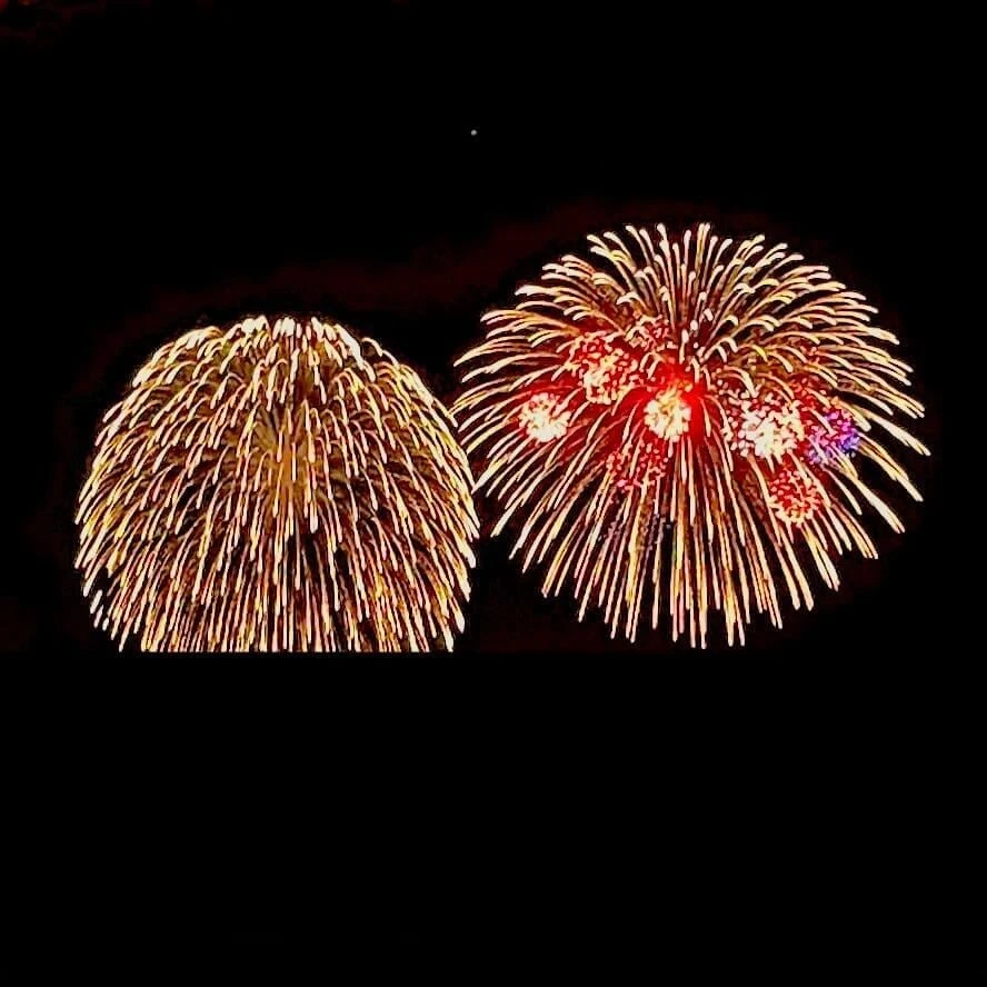 かごしま錦江湾サマーナイト大花火大会の花火打ち上げの様子