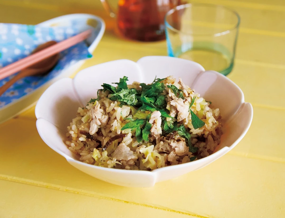 長谷川あかりさんの炊飯器レシピ【豚と塩昆布とキャベツの炊き込みごはん】