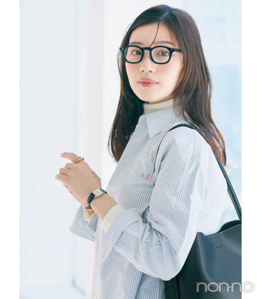 新社会人おすすめのクラシカルレザー腕時計「Rosemont」をつけた佐々木美玲