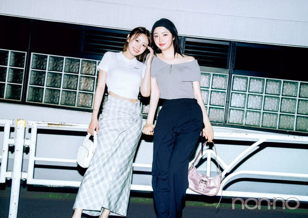 香音と小宮山莉渚のフラッシュ映えする夏の夜服モデルカット4-1