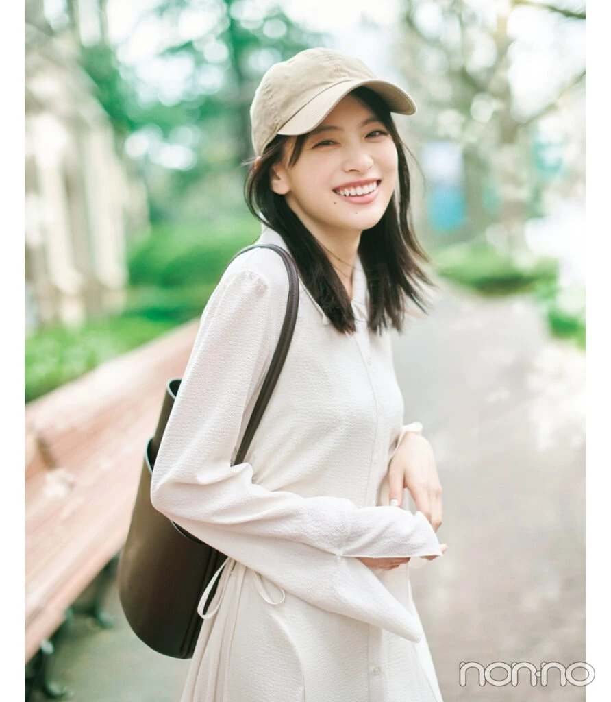 出口夏希の大学生の春コーデ「とろみベージュワンピ」