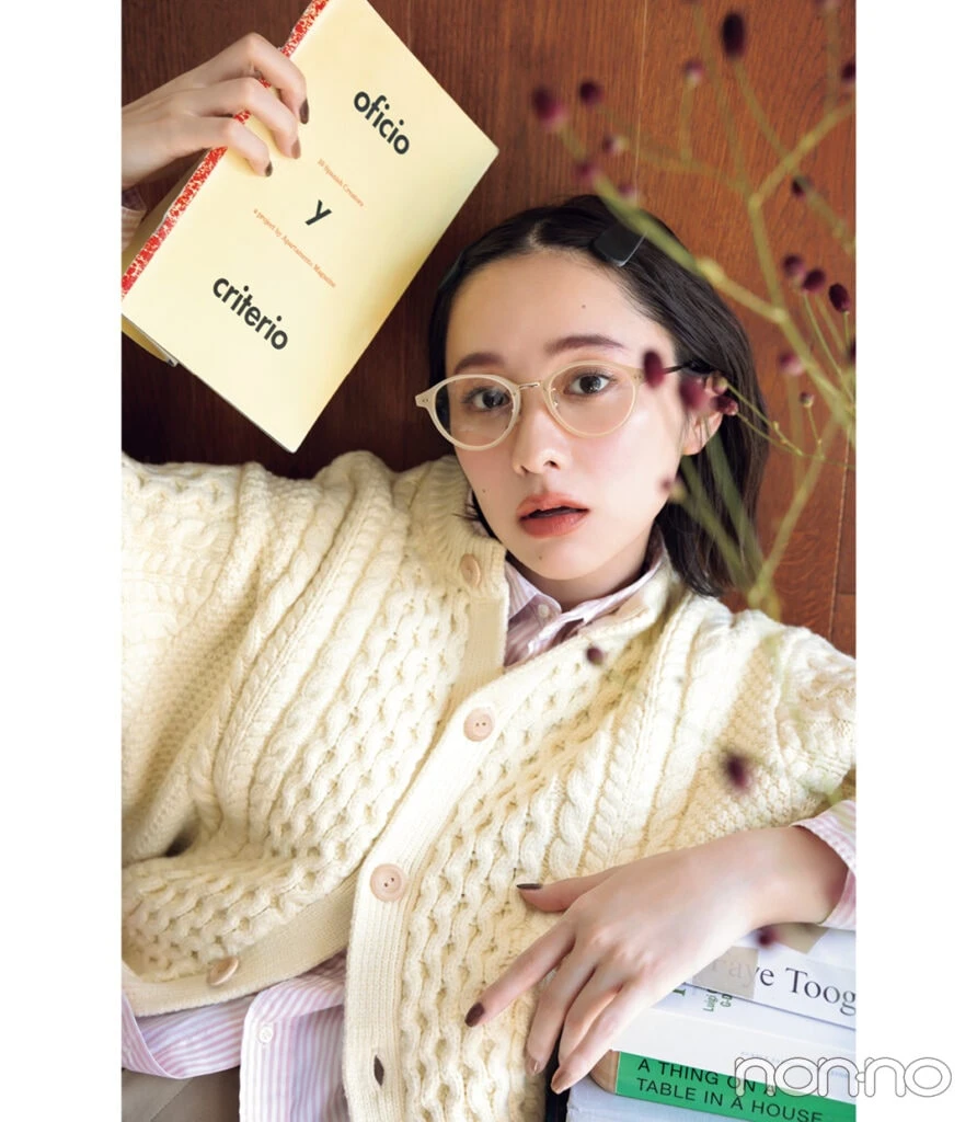 堀田真由のニット×ネイルモデルカット1-24