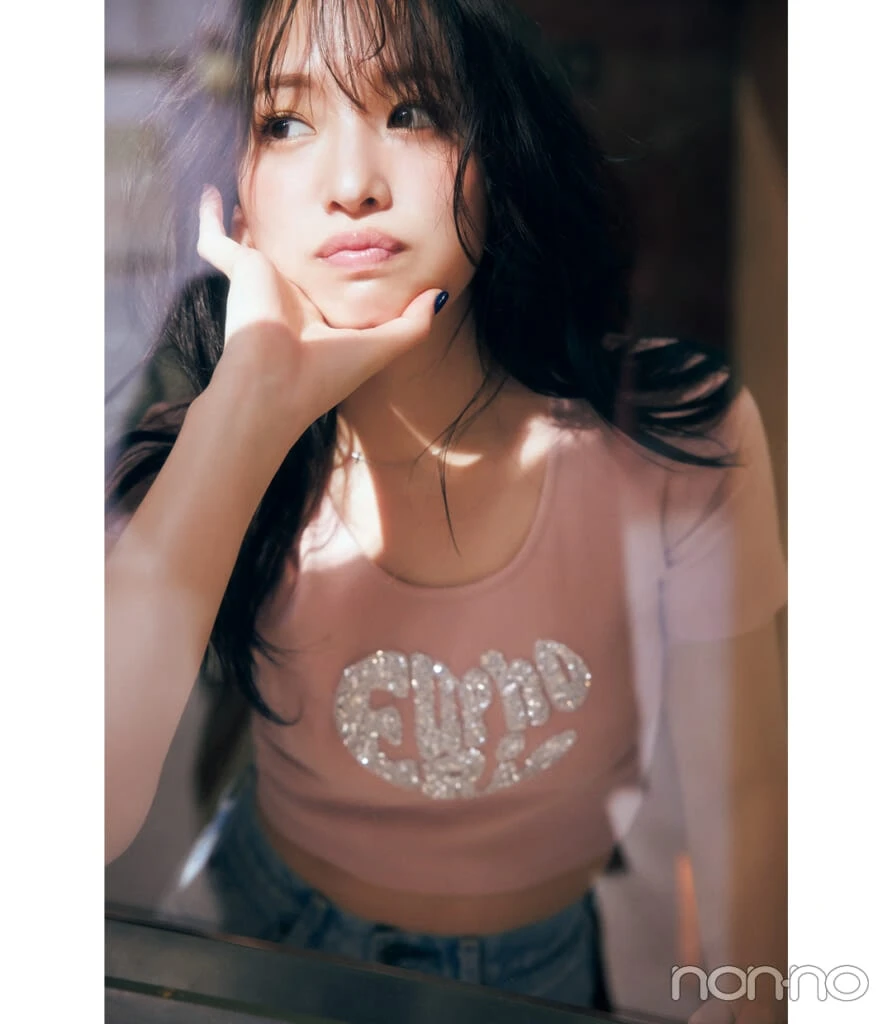 横田真悠のキラキラビジューTシャツコーデ