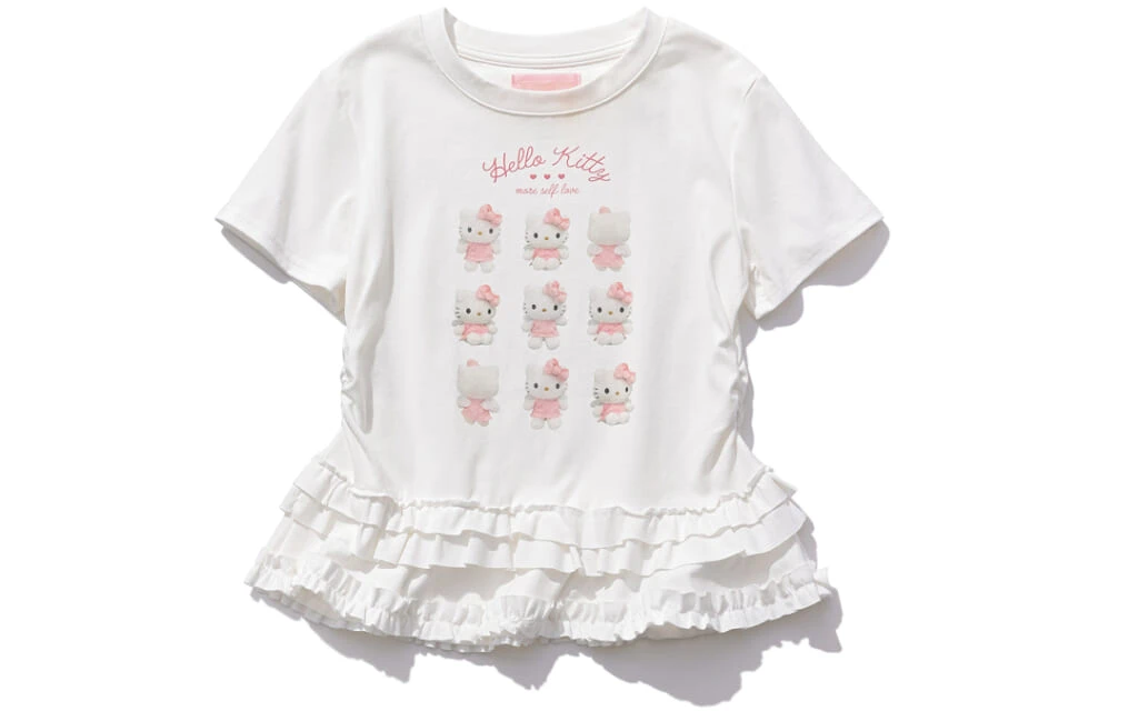 キャラコラボTシャツMORE self LOVE × HELLO KITTYのフリルTシャツ