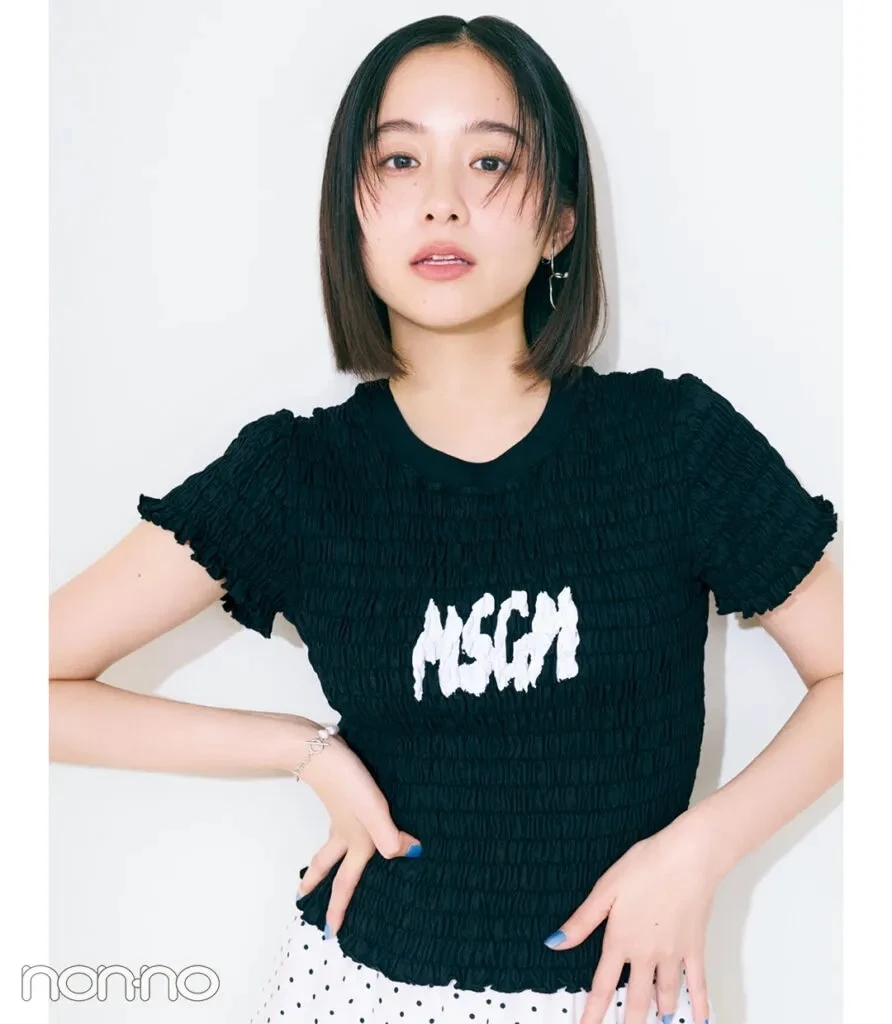 堀田真由の大学生1週間コーデ、日曜日のTシャツスタイル