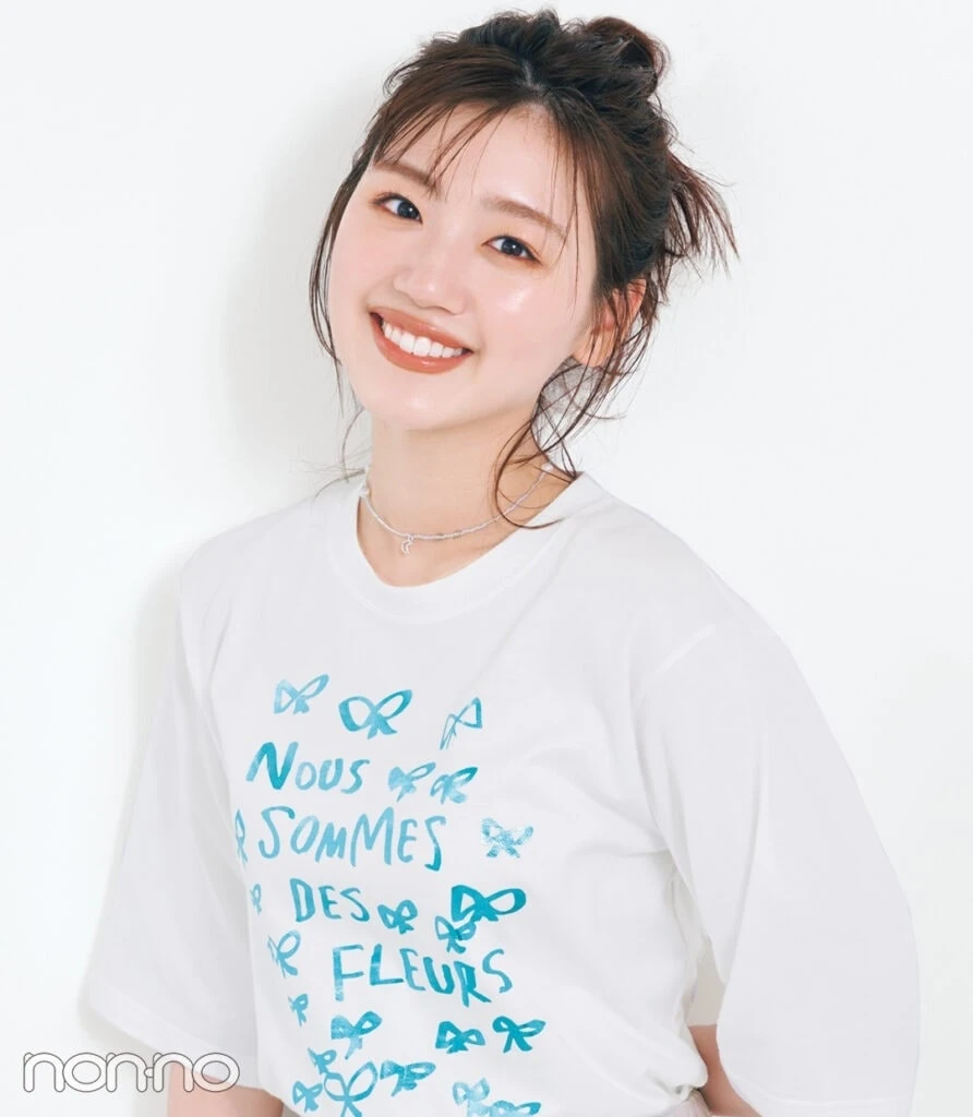 佐々木美玲の大学生1週間コーデ、日曜日のTシャツスタイル