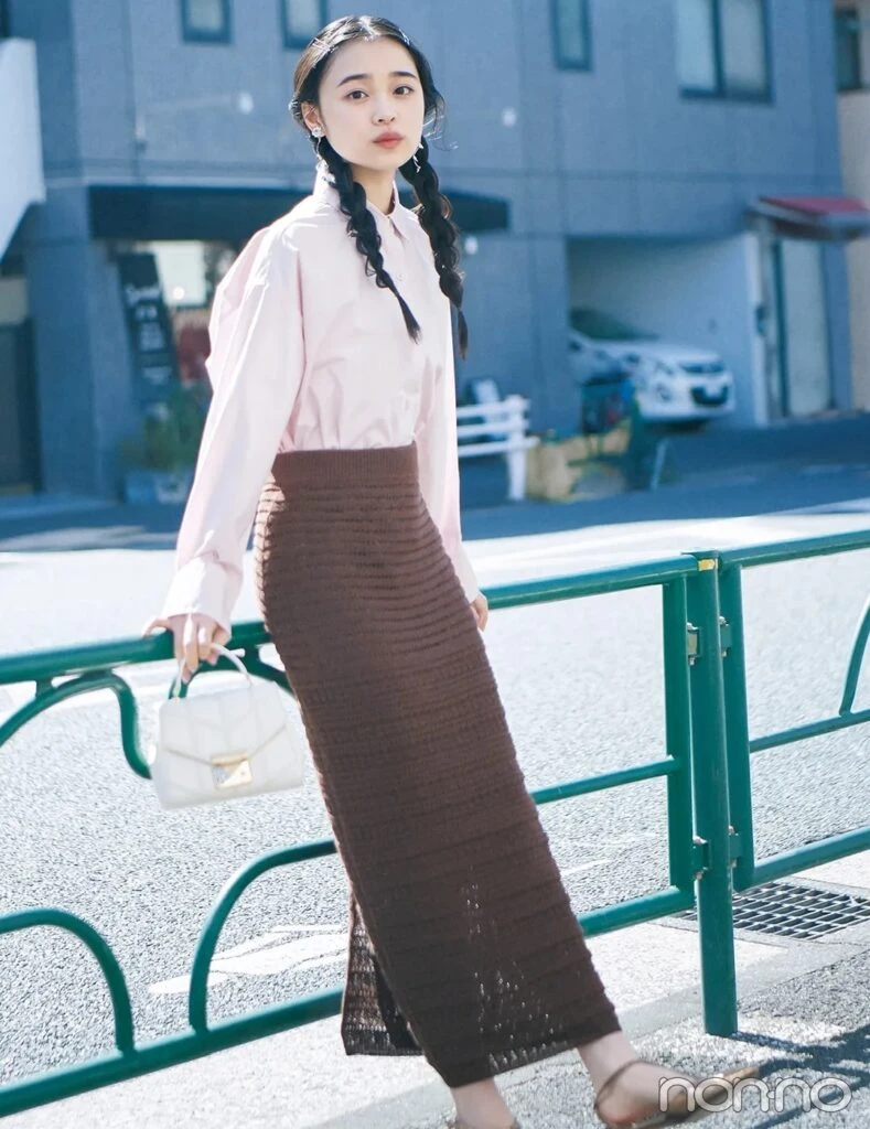 林芽亜里の大学生1週間コーデ、月曜日のシャツスタイル