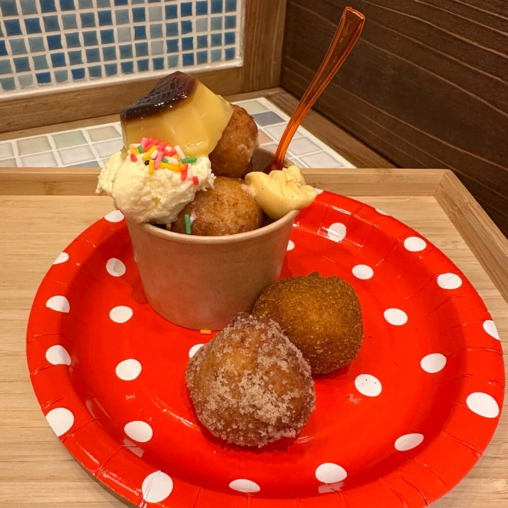 トッピング後のうどーなつ