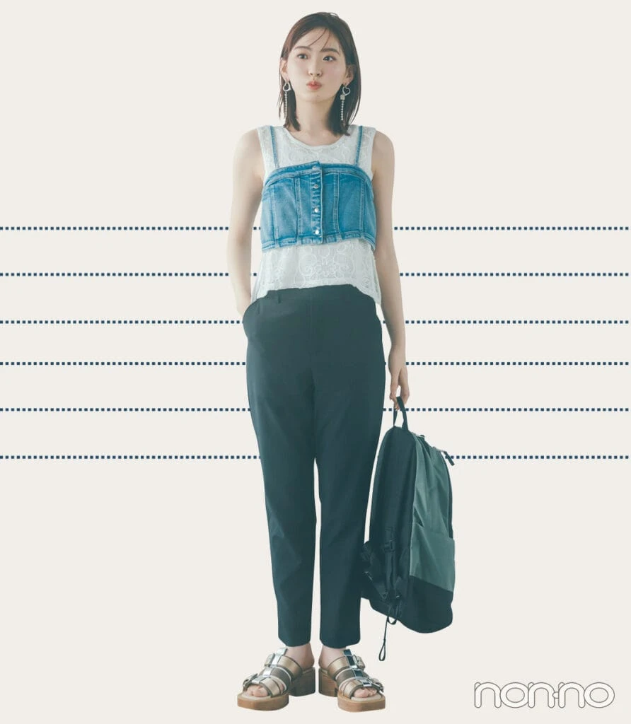 テーパードパンツ×デニムビスチェの夏コーデ
