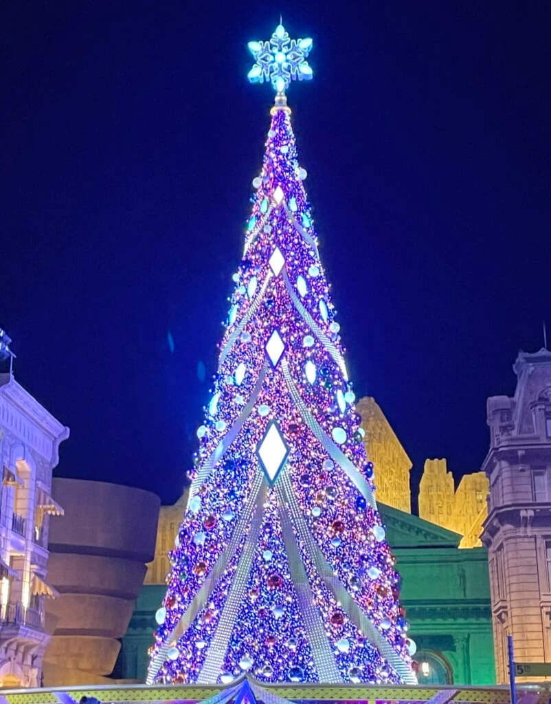 ユニバーサルスタジオジャパンのクリスマスツリー