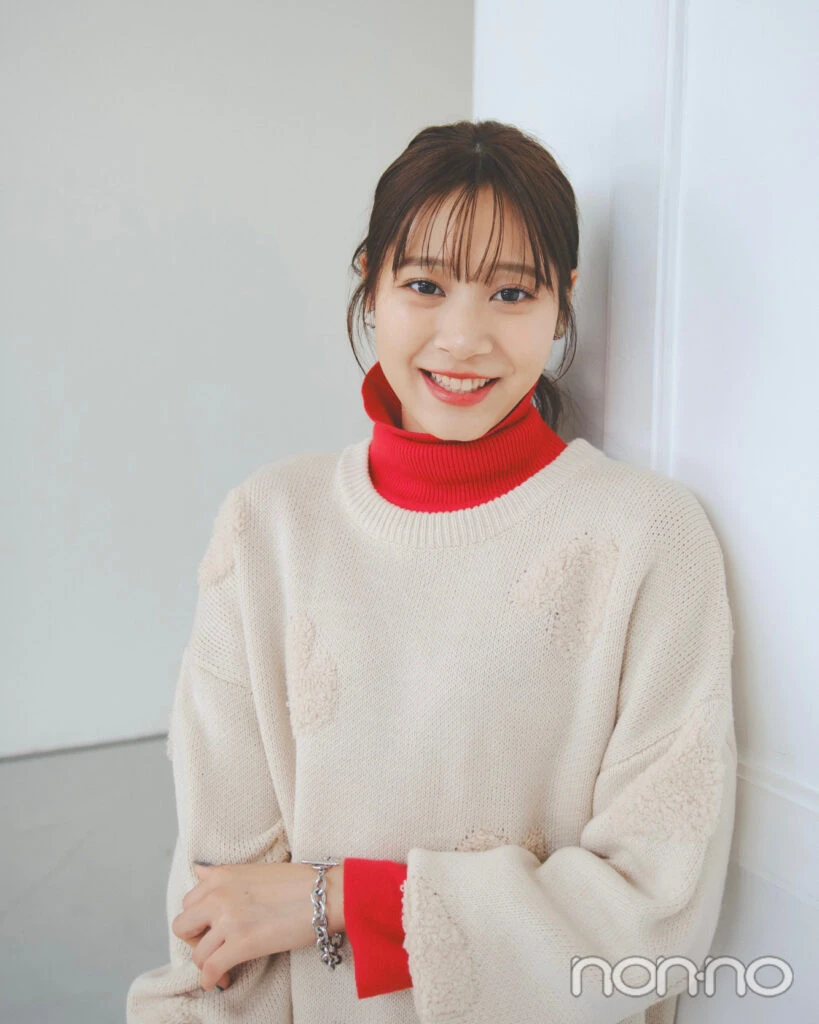 ノンノガールズ白石萌愛が着る高身長トレンドコーデ【カーヴィーデニム×メリージェーン】の寄りカット