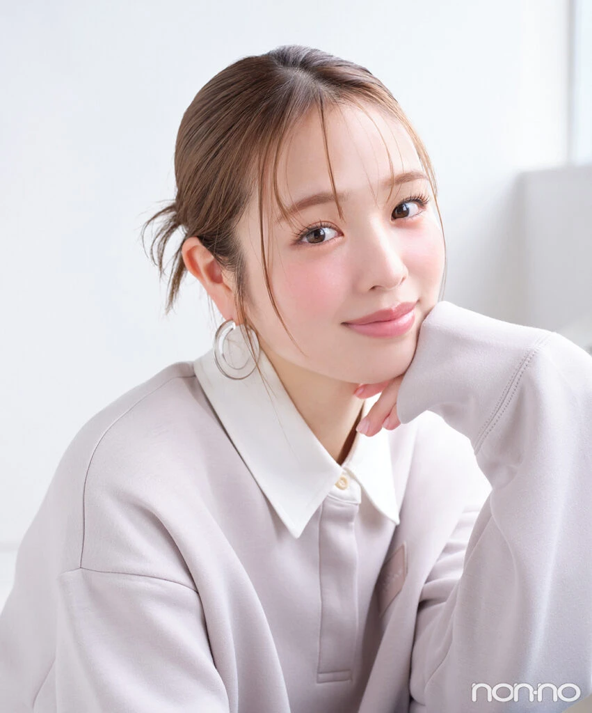 横田真悠 「グロッシーヘアジェル」で
洗練ツヤカチモリ