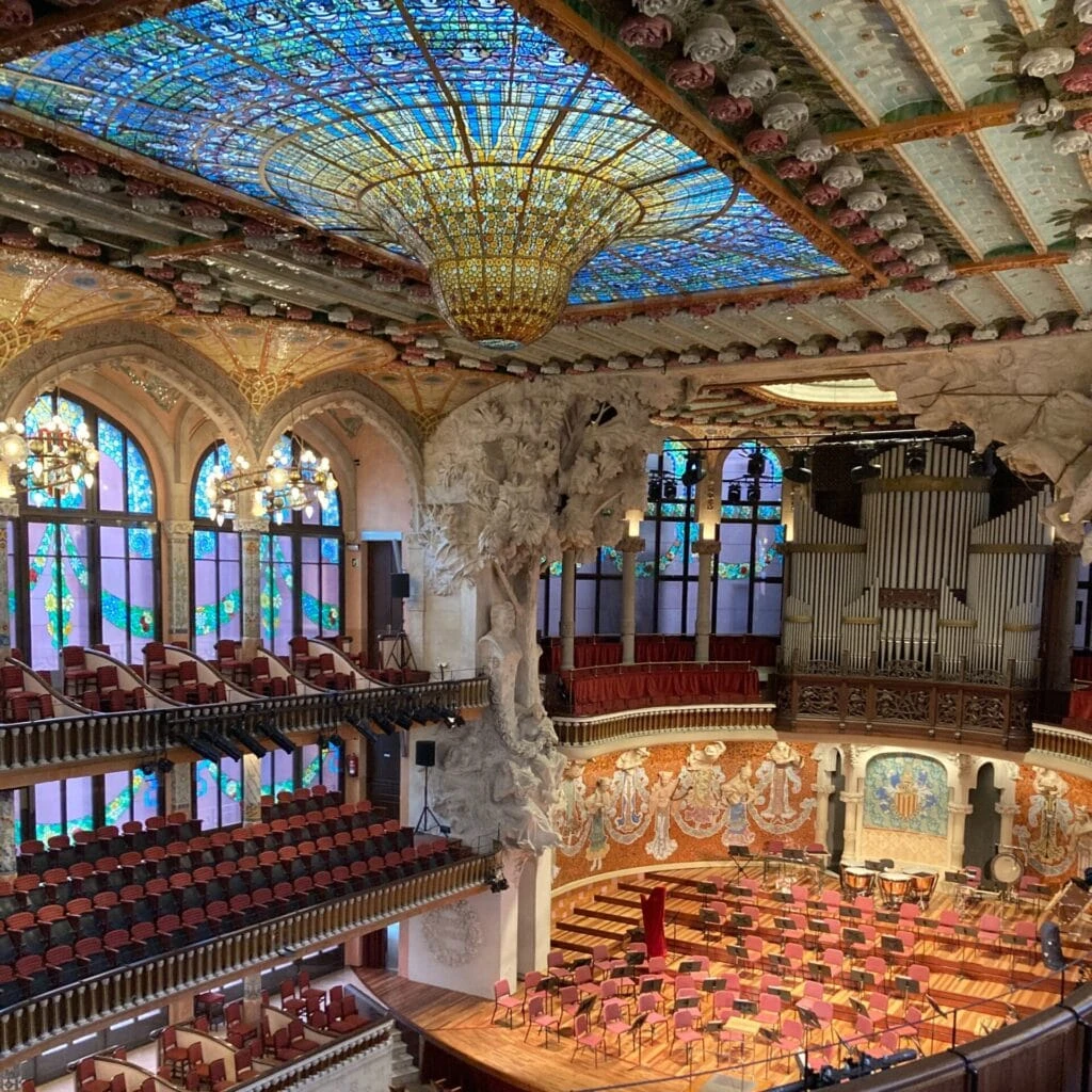 カタルーニャ音楽堂内観
立体ステンドグラス
メインホール最上階からの景色