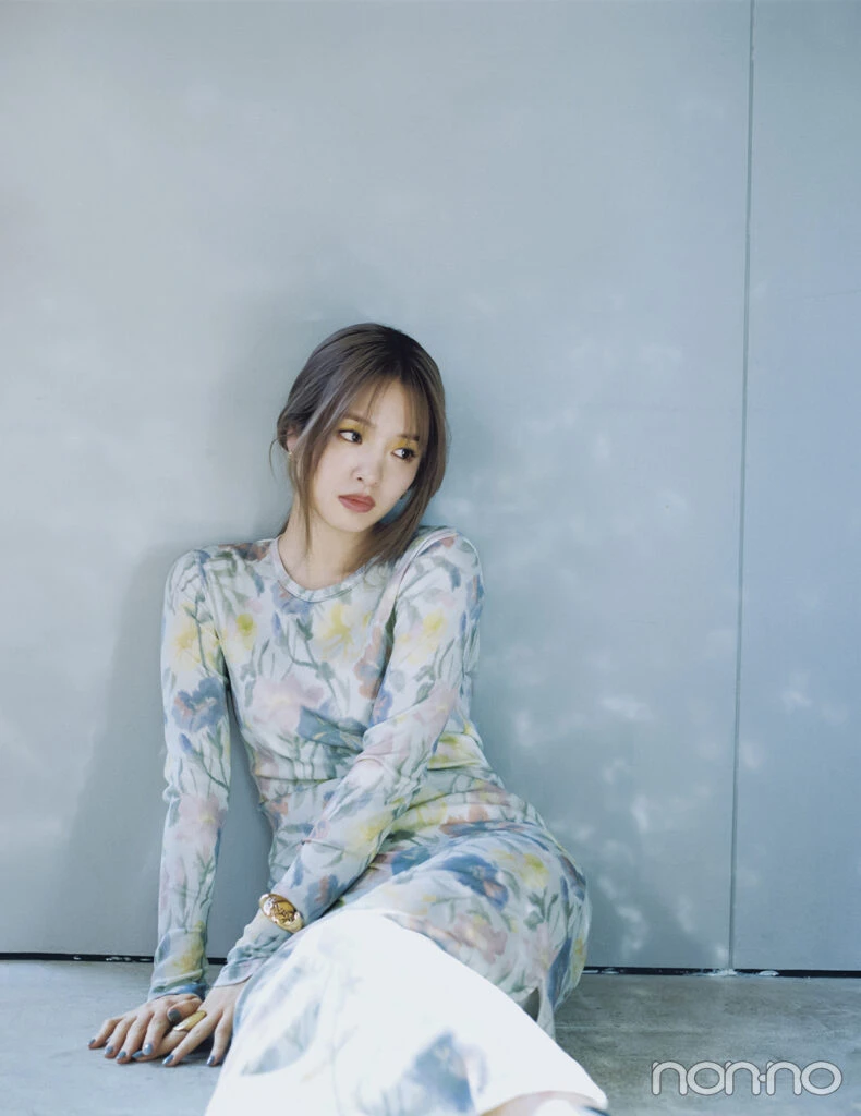 横田真悠の連載メインカット【non-no2025年4月号】