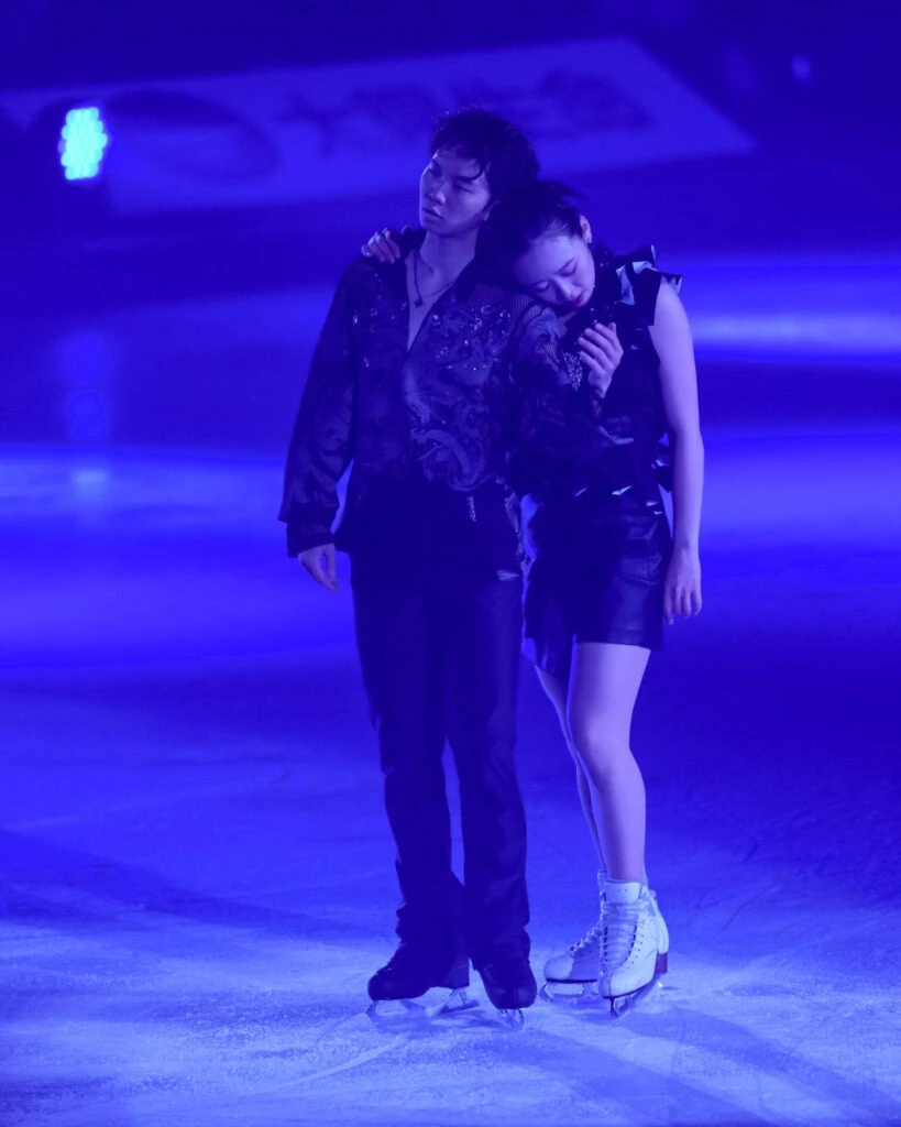 「ファンタジー・オン・アイス2025」でコラボした友野一希選手、青木祐奈選手