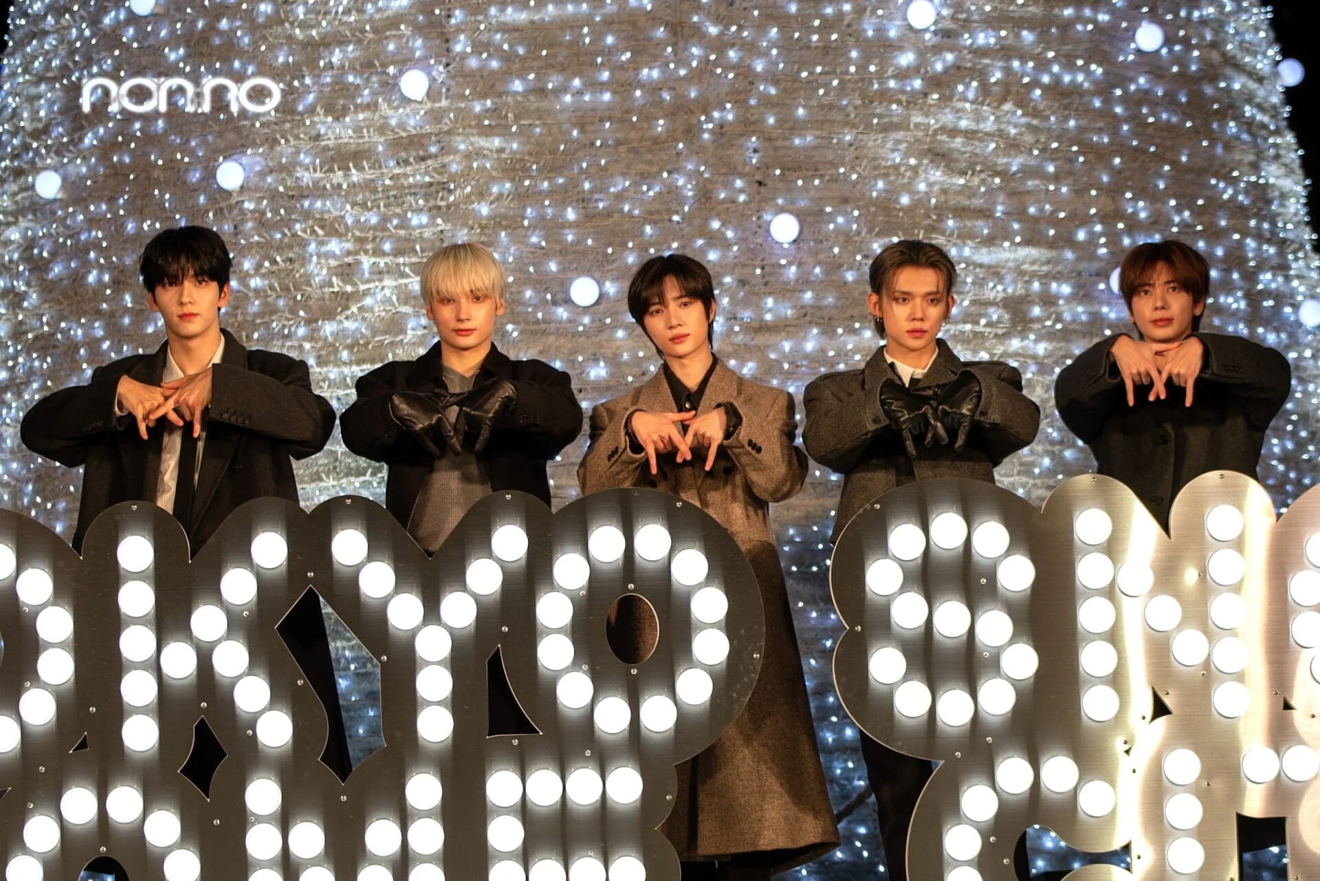 TOMORROW X TOGETHER (トゥモローバイトゥギャザー、TXT)