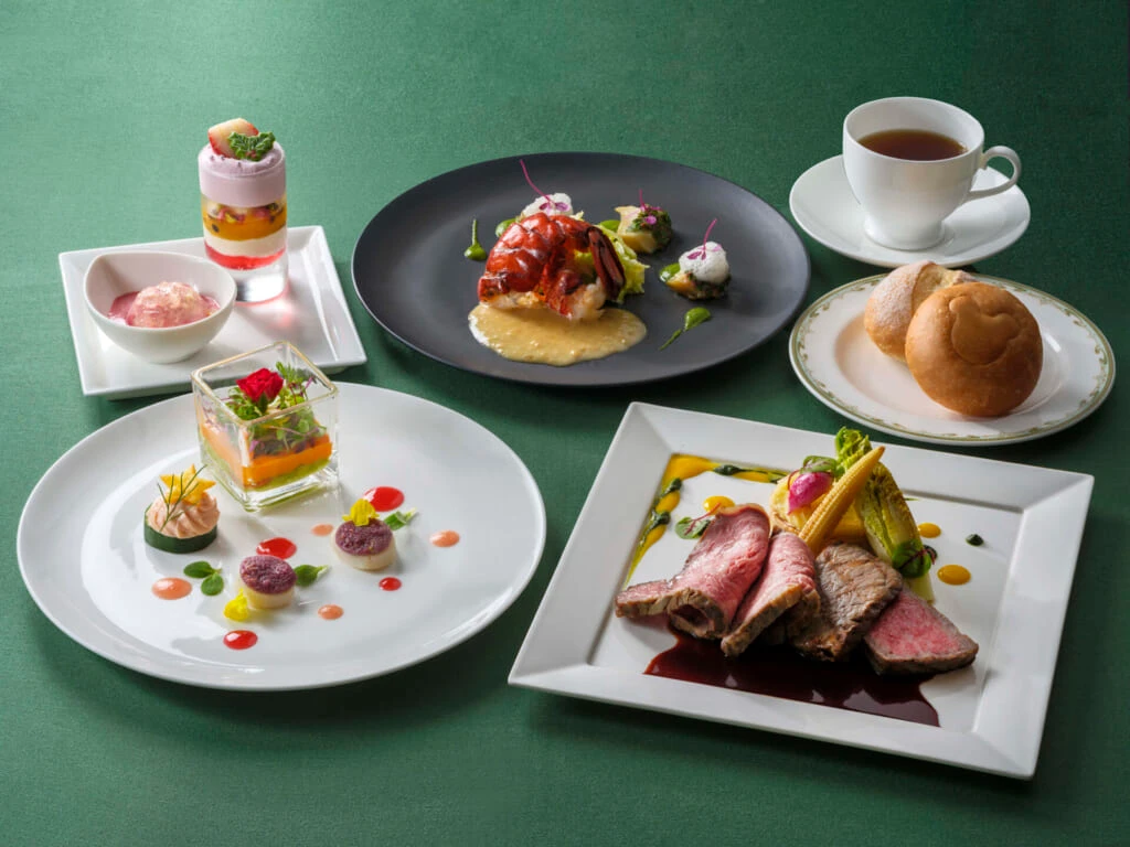 「S.S.コロンビア・ダイニングルーム」のクリスマスのコース料理