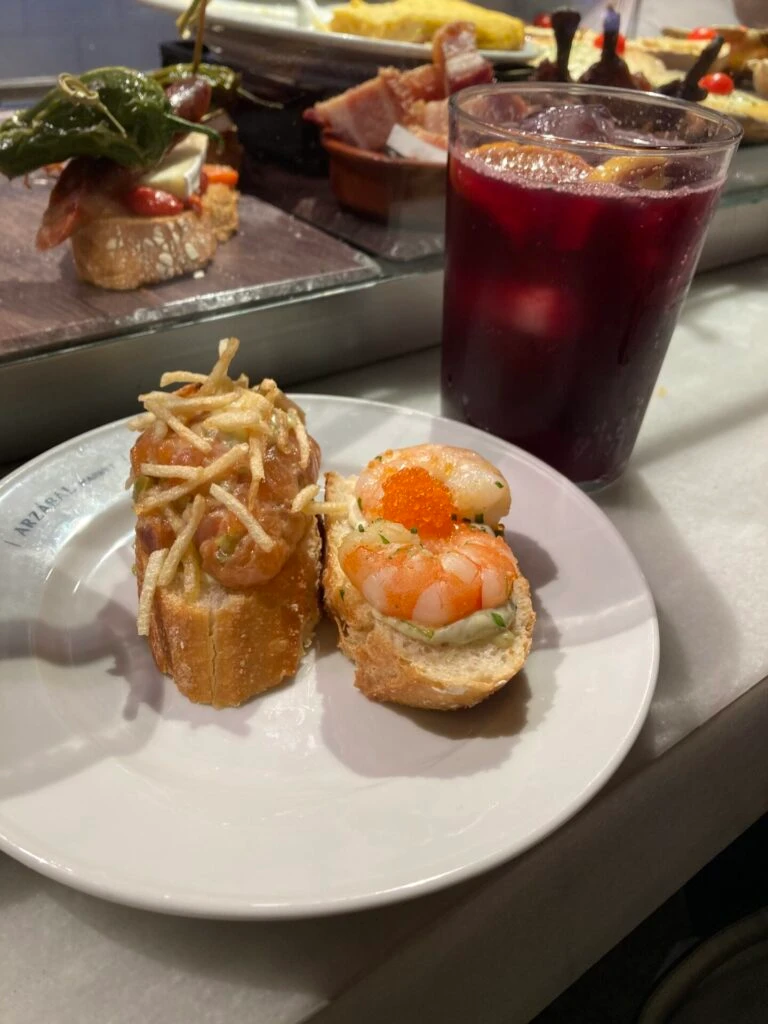 サンミゲル市場のタパスとサングリア