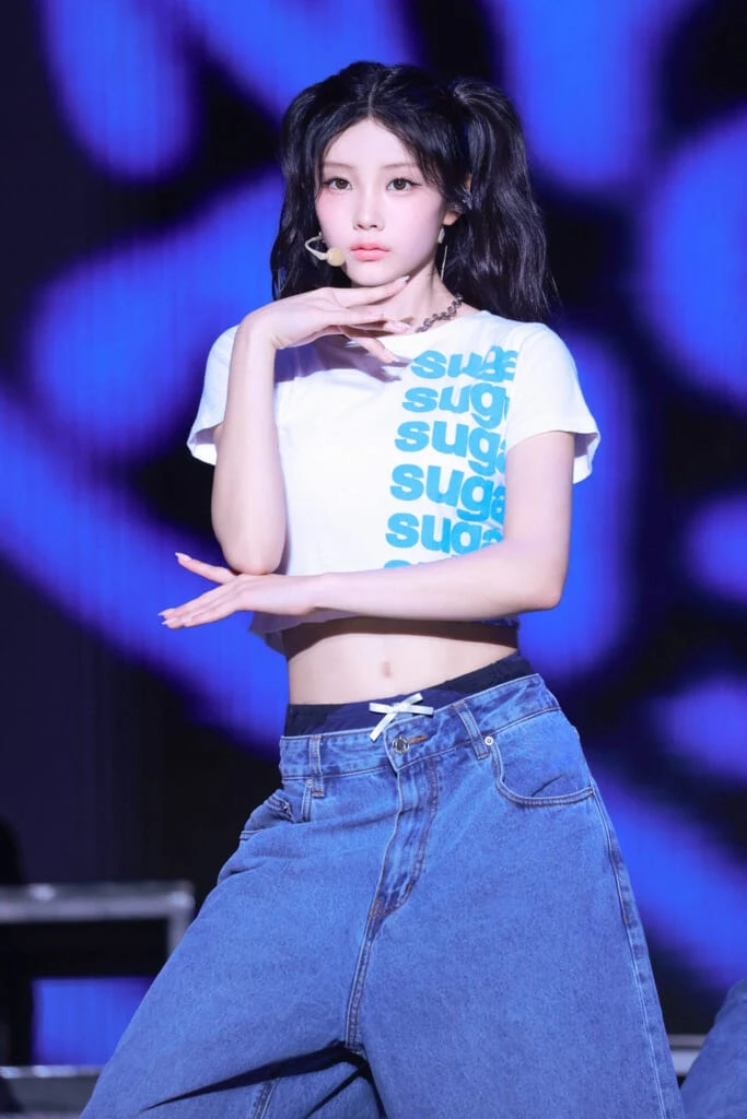 デニム衣装のWONHEE